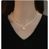 Collar con colgante de nácar natural de diseño sencillo, cadena para la clavícula, gargantilla de cuentas de lujo discreto y de nicho