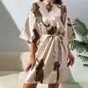 Conjunto de Pijama Estampa de Leopardo Robe Shorts Calça Longa Seda de Simulação Moda Feminina Roupa de Casa Pijamas Em Estoque Atacado