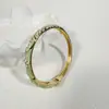 Yongge Jewelry Pulsera de Esmalte Floral Colorida Dopamina Estilo Étnico Versátil con Bordes Dorados Pulsera Hueca