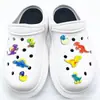 Zapatos de la serie dinosaurio luminoso hebilla de zapato de flor dibujos animados PVC pegamento flexible accesorios para zapatos de epoxi accesorios de hebilla decorativa para zapatos con agujero