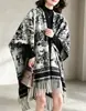 Chal de Pintura a Tinta China para Mujer Otoño Invierno Atmósfera Cálido Capa de Viaje Bufanda Gruesa Capa Ropa Exterior Dos en Uno Sensación de Alta Gama