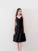Vestido de Cóctel Negro Puramente Sexy y de Moda, Nuevo Vestido de Tirantes de Hada con Plumas Verano 2026