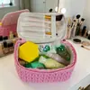 Bolsa de maquillaje cuadrada acolchada con nuevo diseño de vid tejida, ligera, gran capacidad, tacto de alta gama, bolso de mano portátil
