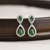 Yuebao Joyería Jadeíta Natural Plata de Ley S925 Gota de Agua Incrustada Súper Brillante Diseño de Lujo Ligero Aretes de Botón de Plata Venta al por Mayor