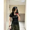 Camiseta Feminina de Algodão Puro com Gola V, Estilo Retro Americano, Garota Picante, Manga Curta, Edição de Verão com Bordado de Asa de Rebite, Corte Justo, Top Curto Emagrecedor