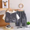Conjunto Casual Estilo Coreano para Meninos de Um a Cinco Anos Outono Novo Manga Longa Bolso Emblema Colete Jeans Conjunto de Três Peças