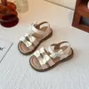 Sandalias para Niñas Estilo Coreano Moño Niña Pequeña Punta Abierta Zapatos de Playa 2026 Nuevo Verano Versátil Zapatos de Princesa