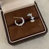 Brincos Casuais, Luxo Acessível e de Alta Qualidade em Zircônia Preta em Formato de Flor em C, Design de Nicho, Brincos de Moda Estilosos e Elegantes