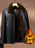 Jaqueta de couro masculina de inverno com forro de fleece, espessa, quente e adequada para homens de meia-idade e idosos, um casaco combinado de couro e pele, uma jaqueta de couro para pais