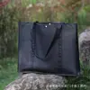 Bolsa de tela no tejida ecológica engrosada con logotipo personalizado, adecuada para tiendas de ropa y uso general en centros comerciales
