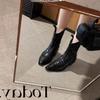 Botines Cortos Estilo Nuevo Otoño e Invierno 2026, Elegantes Botines Ajustados de Mezclilla Retro con Punta Puntiaguda y Corte en V, Botas Vaqueras Occidentales con Tacón Grueso y Sin Arrugas para Mujer