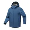 Jaqueta Softshell de Primavera e Outono Feita Sob Medida à Prova de Vento e Impermeável com Capuz para Montanhismo ao Ar Livre Casaco Quente Tendência com Impressão de Logo