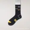 Calcetines de algodón para hombre hasta la pantorrilla, resistentes al olor, nuevo estilo primavera/otoño, adecuados para estudiantes, deportes, adolescentes, calcetines de baloncesto largos de moda para verano