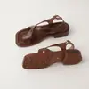 Sandalias romanas únicas con tiras cruzadas y tira para el dedo del pie para mujer, nuevas de verano 2026, color marrón vintage, de punta abierta, planas, para la playa
