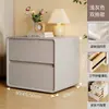 Mesa de noche moderna y sencilla, Almacenamiento de madera maciza estilo crema, No requiere instalación, Nueva mesa de noche de lujo ligero, Adecuada para dormitorio y uso en el hogar