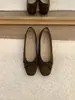 Primeiro Encontro: Sapatilhas Estilo Feijão Verde de Ji Wanwan com Detalhe de Laço de Veludo, Sapatos Femininos para Outono 2026, Perfeitos com Saias