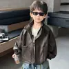 Abrigo para Niños Ropa de Otoño 2026 Estilo Nuevo Estilo Coreano Fresco y Guapo Ropa para Niños Pequeños Chaqueta de Cuero Fresco y Guapo Temporada de Primavera y Otoño para Niños Ropa de Motociclista