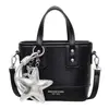 Bolso de mano de nicho para mujer 2026 nuevo de moda primavera alto valor para el trabajo bandolera tipo cubo bolso de hombro casual
