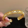 Estilo Old Money Pulseira Floral Retro Preta e Dourada Fashionável Exquisita de Alta Qualidade Criativa Luxo Leve Nobre Única Versátil Joia de Mão