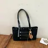 Bolso de Axila Mate Retro Maillard para Mujer Otoño Gran Capacidad Moderno Fresco Remache Casual para Viajar Bolso de Hombro Único