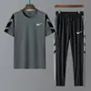 Conjunto Esportivo Casual de Manga Curta para Homens, Tecido de Seda Gelada para Corrida, Tamanho Grande, Camiseta de Secagem Rápida, Conjunto de Três Peças, Nova Roupa de Verão Fina