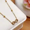 Colar Retro Transfronteiriço Amazon Símbolo do Infinito Número 8 para Mulheres com Strass, Banhado a Ouro 18K, Fashionável Cheio de Strass Luxo Leve
