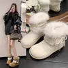 Elegantes y versátiles, estos botines de nieve para mujer con forro polar y suela gruesa son de la nueva colección invierno 2026, perfectos para el uso casual y para mantener tus pies calientes.