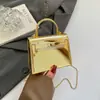 Bolsa Feminina Vintage Primavera 2026 Nova Brilhante Tendência Exclusiva Fivela de Fecho Bolsa Transversal Bolsa de Mão Feminina Moda