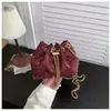 Bolsa de cordón de moda estilo coreano, popular nuevo modelo 2026 con números estampados, diseño personalizado, cadena, bolso cruzado tipo cubo plisado