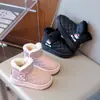 Botas de Algodón para Niñas Otoño 2026 Estilo Nuevo Botas de Nieve Deportivas para Niños Niños Medianos y Grandes Acolchadas con Terciopelo Zapatos de Algodón Kuromi