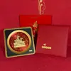 Atacado dropshipping de conjunto de presente empresarial quadrado moderno estilo chinês de ouro puro 999 com ornamento "Três Carneiros Trazem Prosperidade"