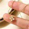 Nuevo Diseño Colgante de Diamante de 6 Garras Color Dorado de Alta Gama para Mujer, Cadena de Clavícula de Verano, Accesorio de Lujo Ligero de Nicho con Circonita
