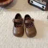 Zapatos de cuero para niña estilo coreano con tema de bosque, nuevo modelo primavera y otoño 2026, zapatos de princesa con velcro mágico para niños, zapatos de vestir de moda con suela blanda