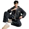 Pijama de Hombre para Otoño e Invierno 2026 Conjunto Grueso de Franela Coral con Forro Polar para Hombre Joven y de Mediana Edad
