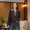 Camisa de Manga Larga con Retazos y Solapa de Dos Piezas Falsas Estilo Retro para Mujer 2026 Otoño Nueva Elegante Corta Versátil Reductora de Edad