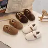 Sapatos de algodão para meninas infantis ao ar livre lã de cordeiro 2025 inverno novo bebê com veludo extra quentes dois-algodão sapatos de princesa