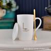 Taza de cerámica con letras creativas, tapa y cuchara. Regalo de boda de moda para parejas. Logotipo impreso en casa. Regalo de acompañamiento.
