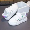 Zapatillas Casuales de Moda para Niñas con Estampado de Dibujos Animados 2026 Primavera Nuevos Zapatos Blancos de Suela Suave