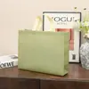 Sacola de compras ecológica de tecido não tecido estendida, cor sólida, moderna, para lojas de roupas, sacola de compras de roupas masculinas e femininas com logotipo personalizado