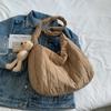 2023 nuevo bolso acolchado de algodón con rombos estilo ins japonés para otoño e invierno, bolso cruzado grande y moderno para mujer, bolso de hombro versátil para estudiante