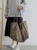 Bolso de Mujer 2023 Nuevo Modelo Bolso de Hombro Estampado de Leopardo Bolso de Compras Casual Gran Capacidad Moda Europea y Americana Bolso Tote de Color Sólido