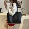 Bolso Tote de Lujo Retro de Gran Capacidad Accesible para Mujer Verano 2025 Simple y Versátil para el Trabajo y los Viajes Diarios Bolso Grande de Hombro o Axila