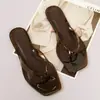 Sandalias de Tanga de Verano Nuevas Chanclas Calzado para Exteriores Punta Cuadrada Moda Europea Americana Tacón de Aguja Zapatillas de Gelatina de Cristal Mujer