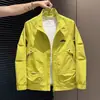 Chaqueta de Hombre Nueva Estilo Simple para Viajar al Trabajo Diario Versátil de Marca de Moda Tendencia Logo Bordado Pequeña Decoración Manga Larga