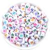 100 pçs/pacote acrílico plano redondo contas cor fundo branco única letra solta contas diy pulseira contas