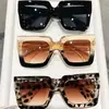 Nuevas Gafas Cuadradas Grandes Planas de Moda Retro Europeas y Americanas, Superventas Transfronterizas Elegantes para Mujer, Gafas de Sol Retro Degradadas Hip-Hop para Hombre