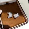 Brincos de pressão elegantes e da moda com zircônia cúbica para mulheres sem furo na orelha, brincos estilosos com um toque de luxo leve e de alta qualidade, acessórios de orelha versáteis