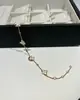 Versão de Luxo Pulseira de Trevo de Quatro Folhas e Flor de Cinco Folhas com Madrepérola Natural, Colar de Trevo de Quatro Folhas Espesso Banhado a Ouro 18K para Mulheres, Popular entre Influenciadores