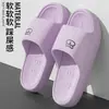 Sandálias antiderrapantes em formato de urso com sola macia para homens e mulheres, chinelos de casa e banheiro com sola grossa, chinelos de verão para uso externo, direto do fabricante