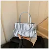 Bolsa Nuvem Plissada com Corrente Versátil de Moda de Luxo para Mulheres Tendência Primavera/Verão 2026 Nova Bolsa Transversal Quadrada Pequena de Nicho